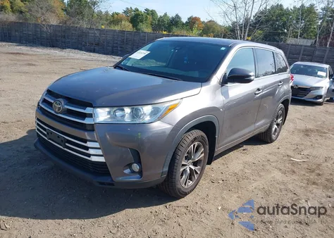 2018 Toyota Highlander Le Plus из США, поврежденный, VIN 5TDBZRFH5JS902299